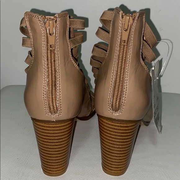 Mia Gladiator Sandal - Picture 3 of 5